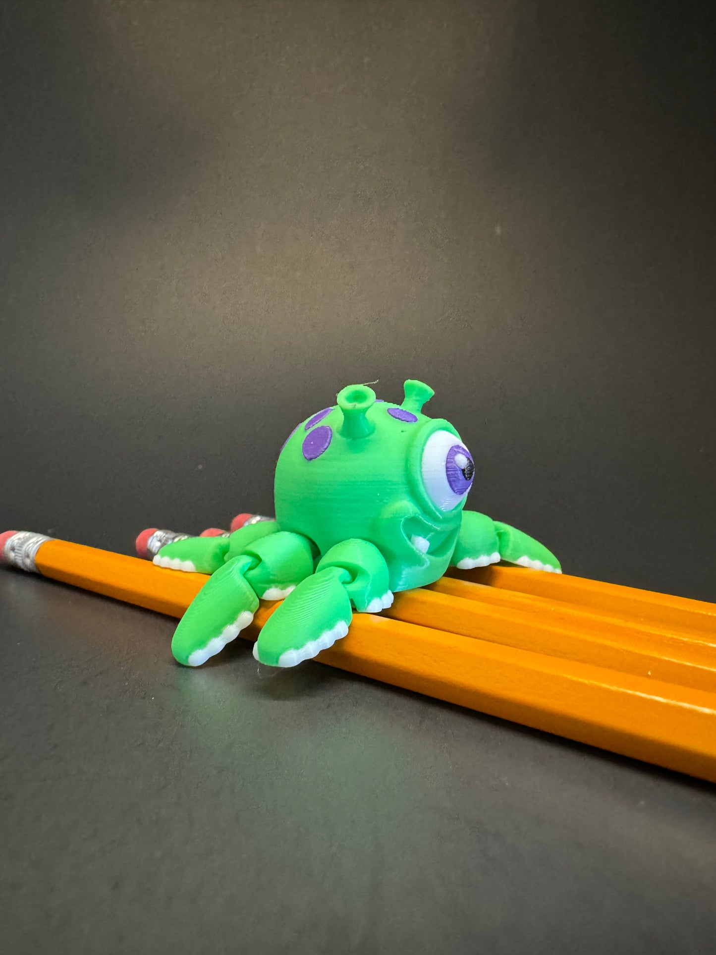 Cute Alien Pencil-Top Fidget Spinner – Out-of-This-World Fun!